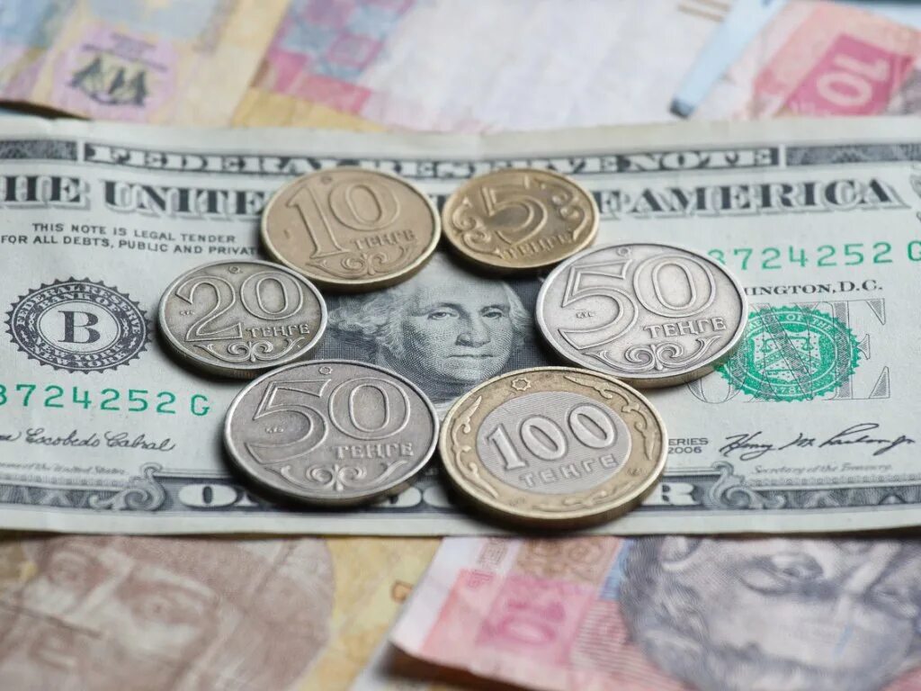 китайский юань. денежная единица китая юань. китайская валюта. сообщение о китайских деньгах. юани номиналы банкнот.