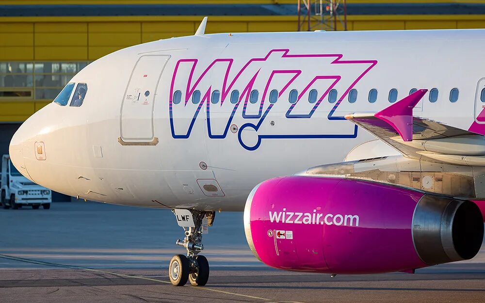 Wizzair москва. Лоукостер Wizz Air. Wizz Air Авиапарк. Wizz Air внутри.