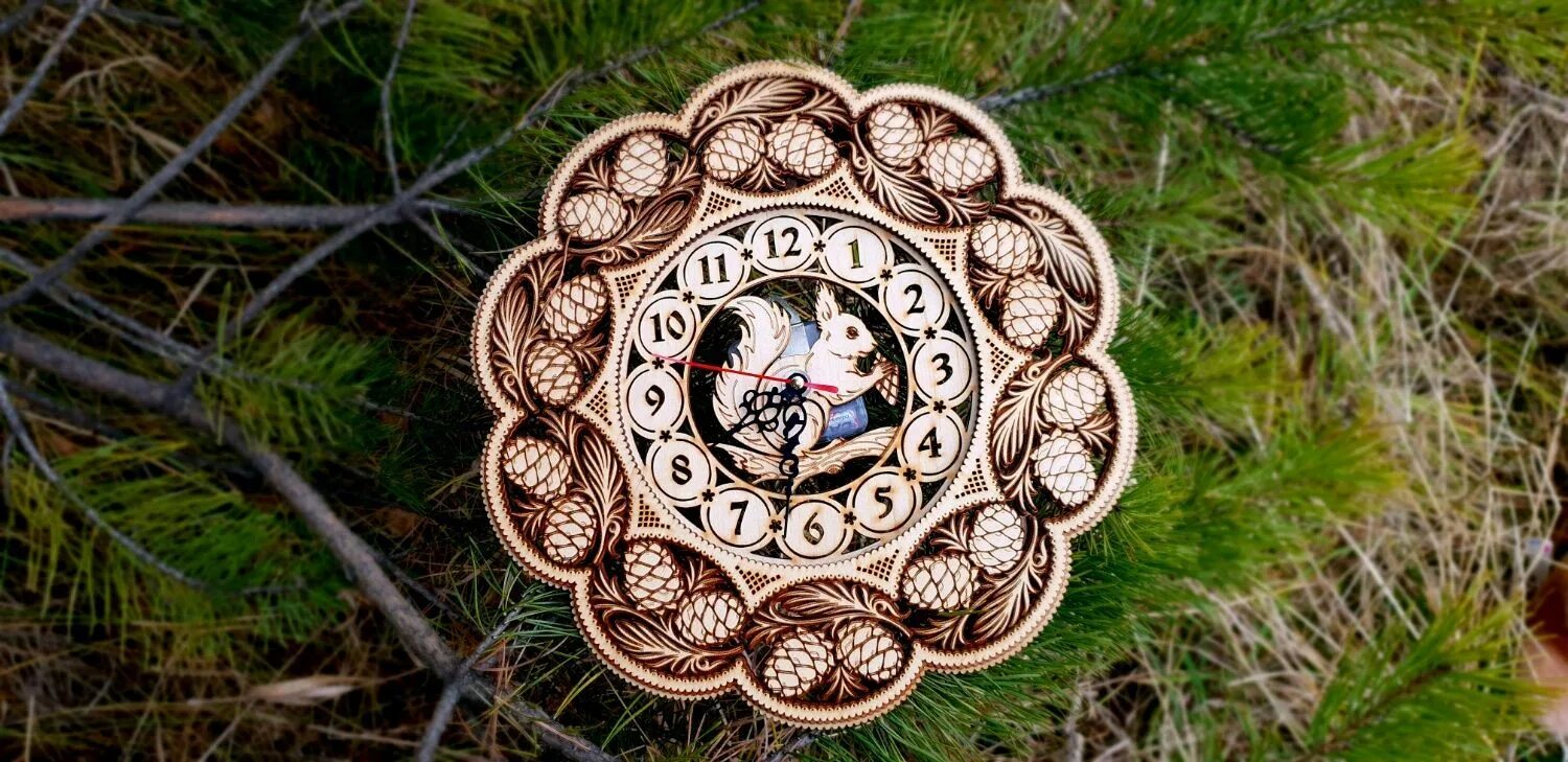 Бережок часов. Часы из дерева. Декоративные часы из дерева. Необычные часы из дерева. Резные часы из дерева.
