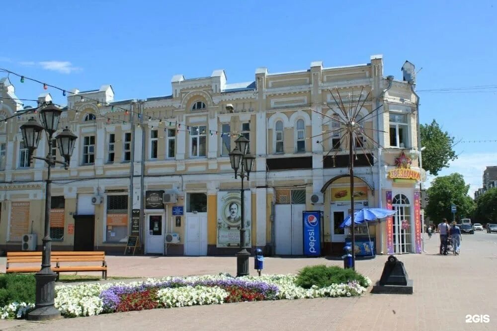 Дает в городе азове