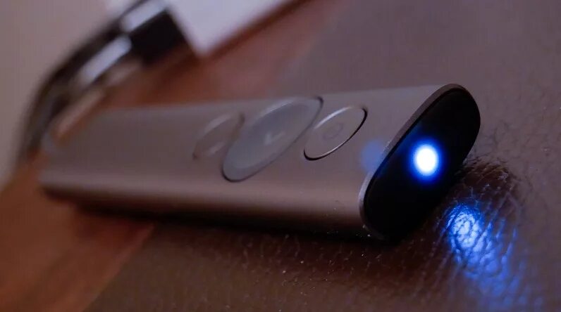 Logitech spotlight. Пульт logitech spotlight. кликер logitech spotlight. logitech spotlight presentation.