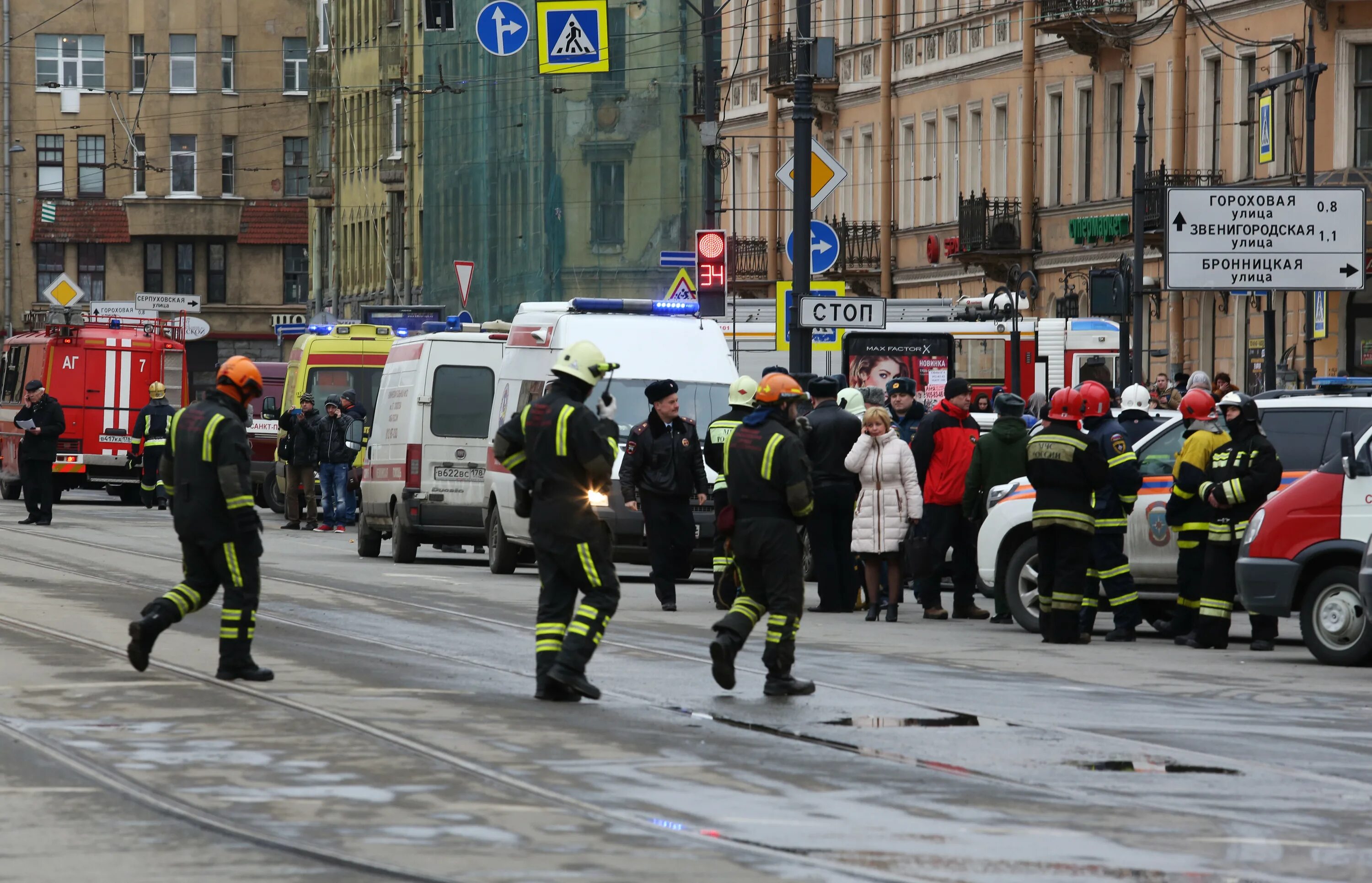 Обстановка в Санкт-Петербурге на сегодня. Пожарные в метро Технологический институт. Тер обстановка в Питере на сегодняшний день новости. Хлопки в петербурге сегодня