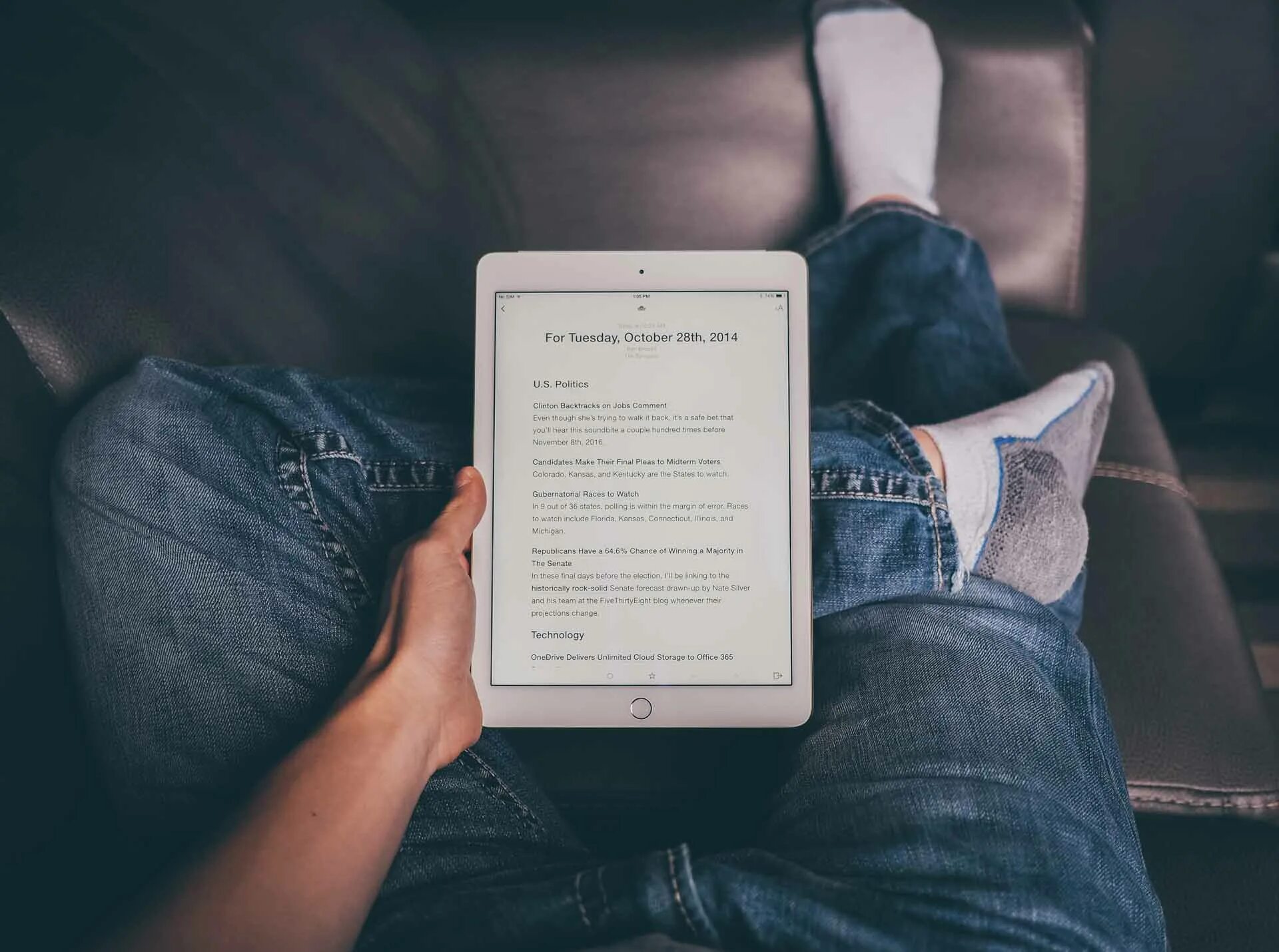 верстка электронной книги. айпад для чтения книг. айпад для чтения книг. электронная книга. планшет для чтения книг.