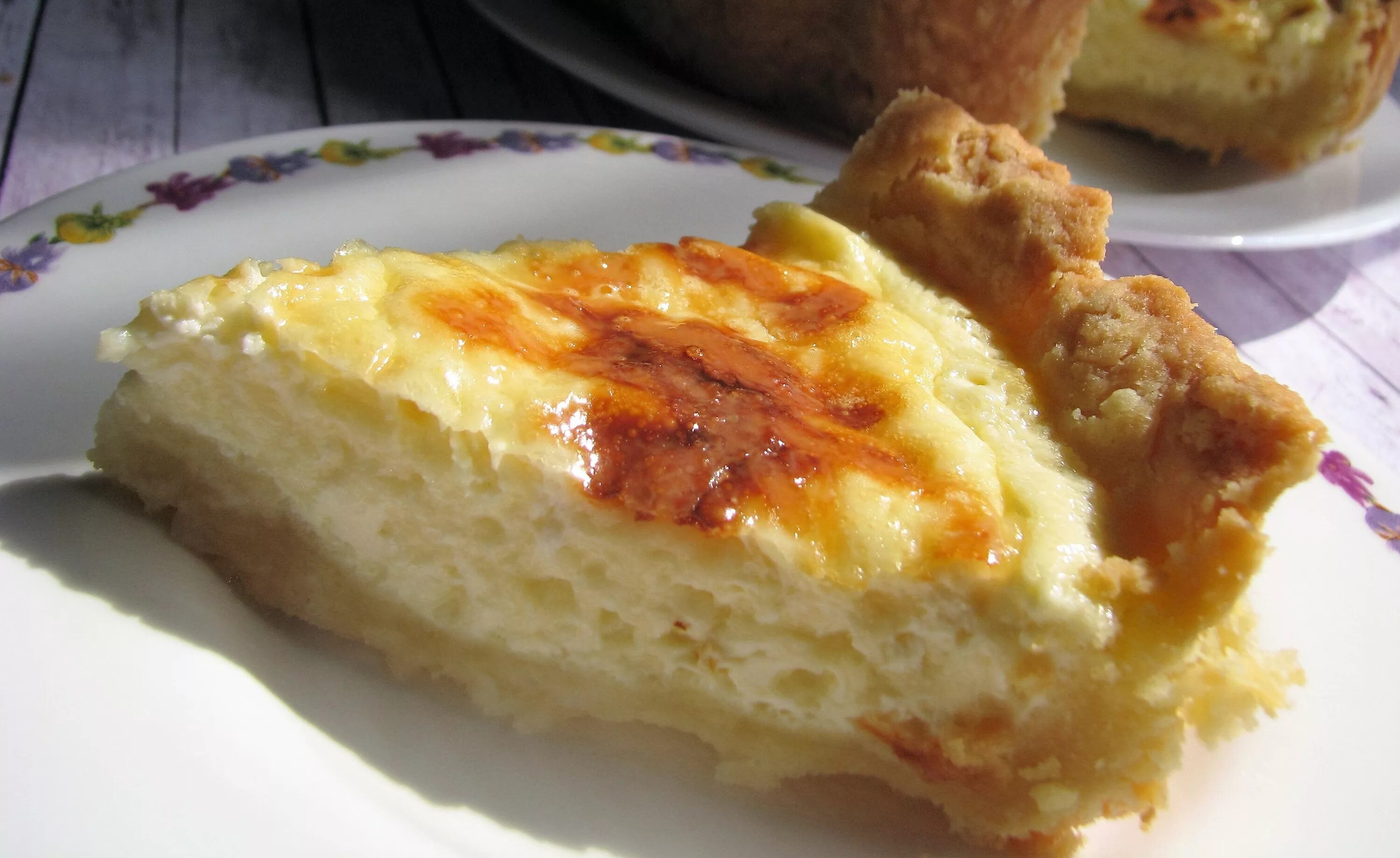 Песочное тесто с сыром рецепты. Пироги из песочного теста. Песочное тесто с сыром рецепты. Киш лорен с беконом. Луковый киш.