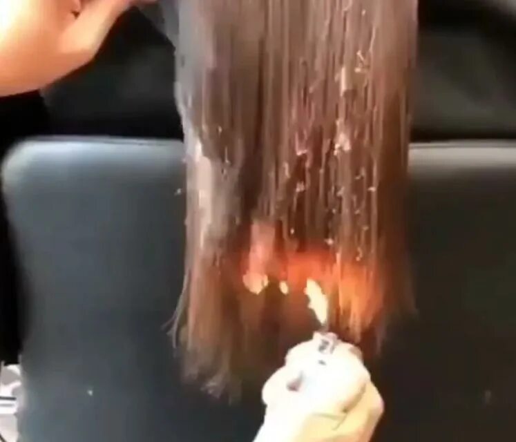 Сгоревшие волосы. Подожгла волосы зажигалкой.