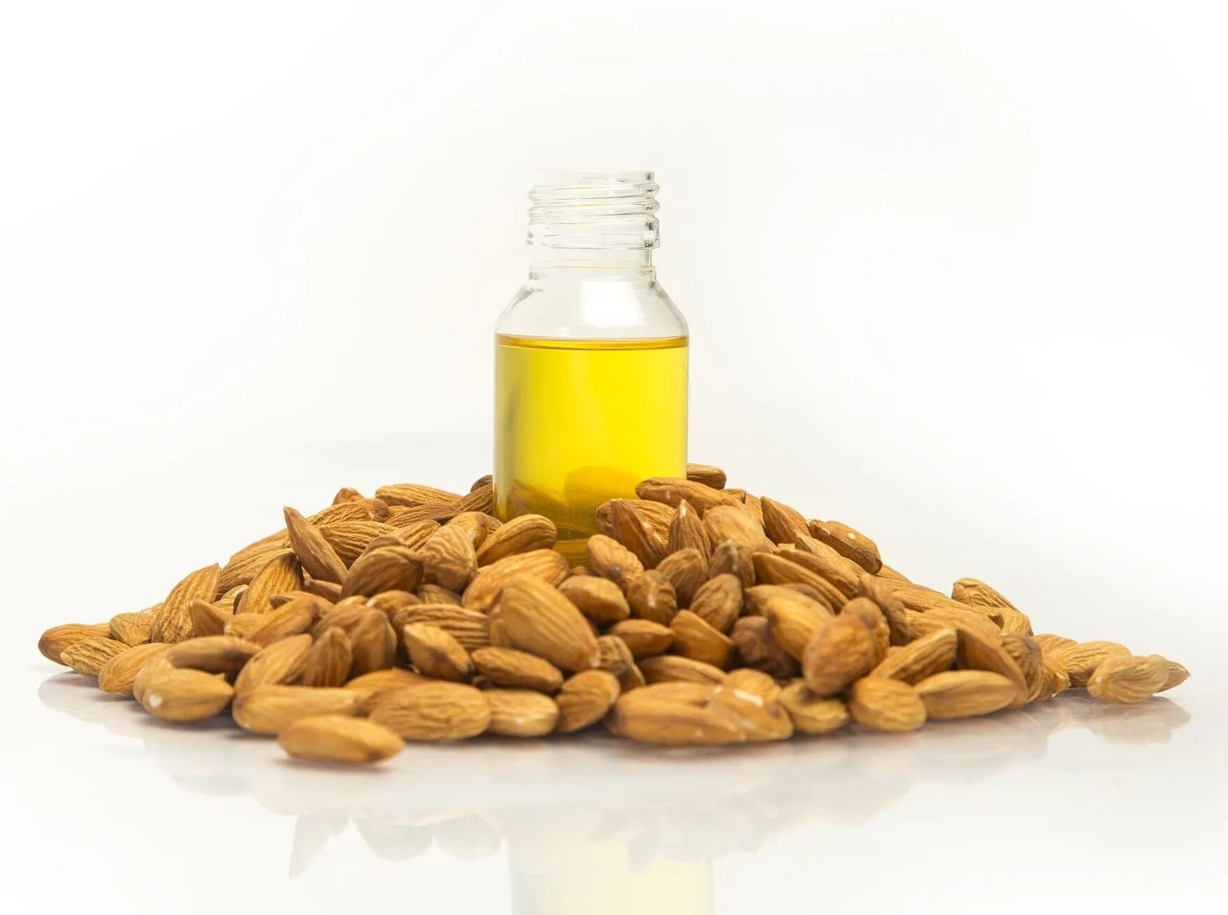 Применение миндального. Применение миндального. Миндальное масло мирролла. Масло сладкого миндаля. Масло миндаля.