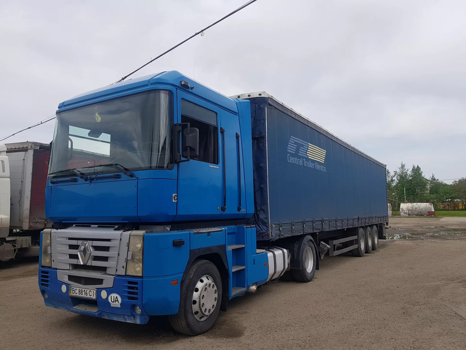 Тягач иномарка. Renault Magnum 440. Renault Magnum 440 фургон. Renault Magnum 1993. Рено Магнум и реф в сцепке.