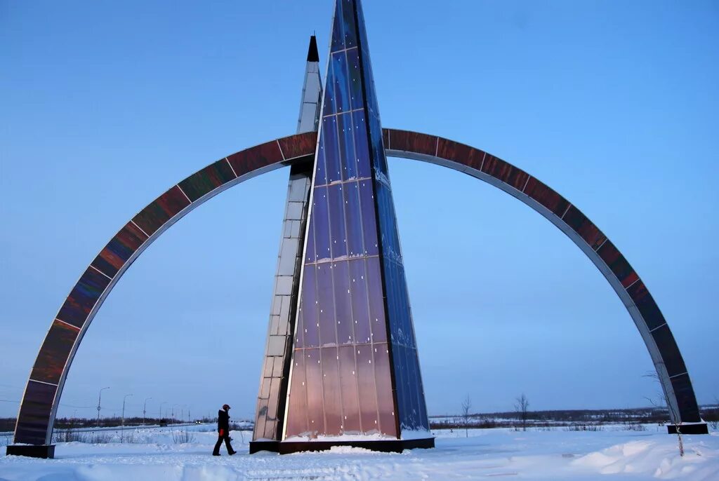 Монумент Полярный круг Салехард. Ямало-Ненецкий автономный округ город Салехард. Веб салехарда