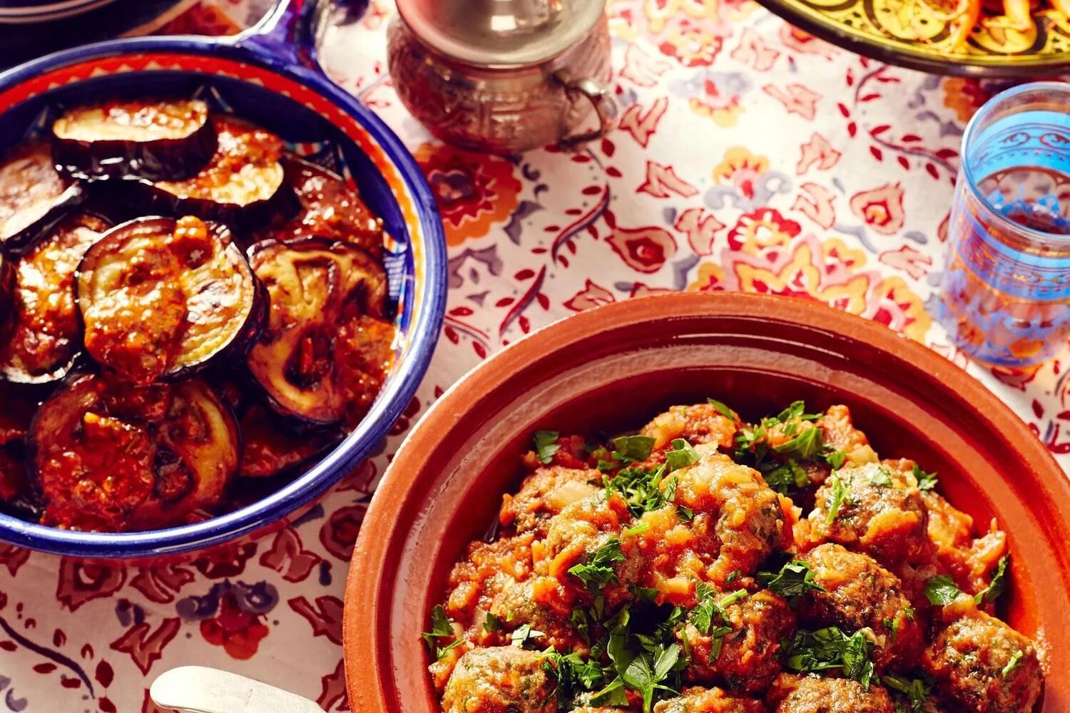 Кускусница Марокко. Арабская кухня. Марокканская кухня. Национальная кухня Марокко.