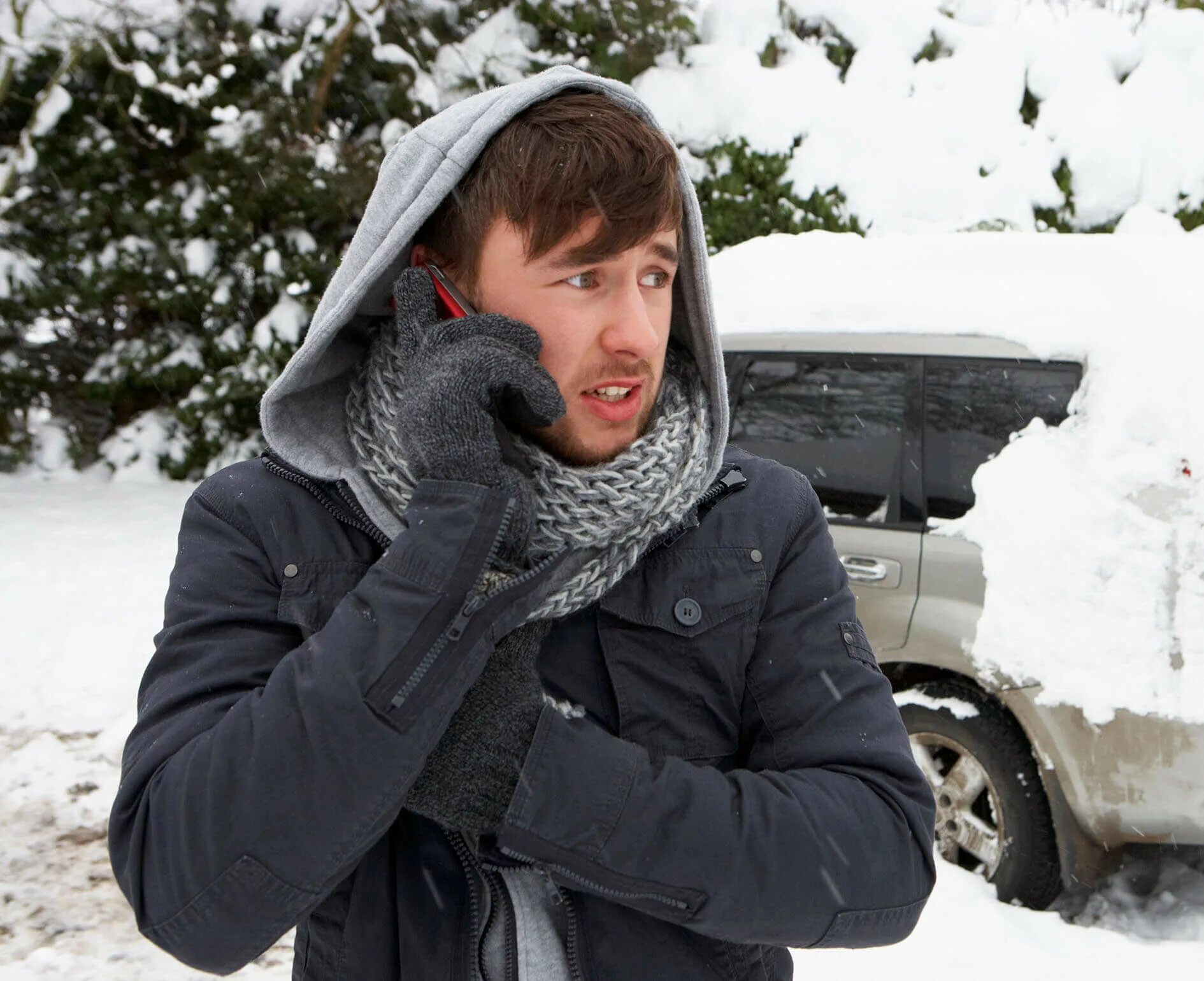 Cold car. Парень зимой. Парень в машине зимой. Парень на морозе. Мужчина в снегу.