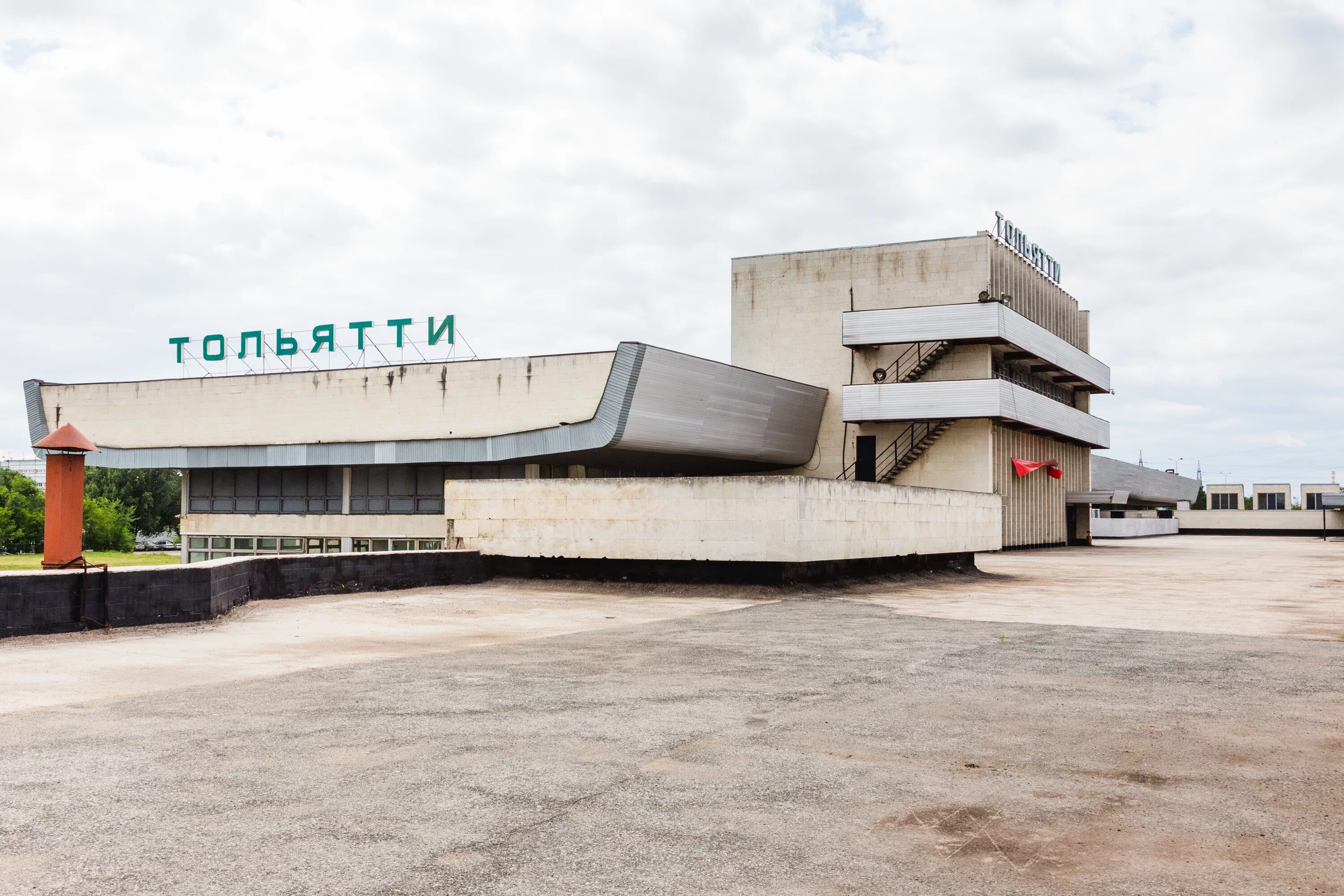 Жд тольятти телефон. Вокзал Тольятти Автозаводский район. ЖД вокзал Тольятти. ЖД вокзал Тольятти Автозаводский. Тольятти ЖД вокзал Автозаводской.