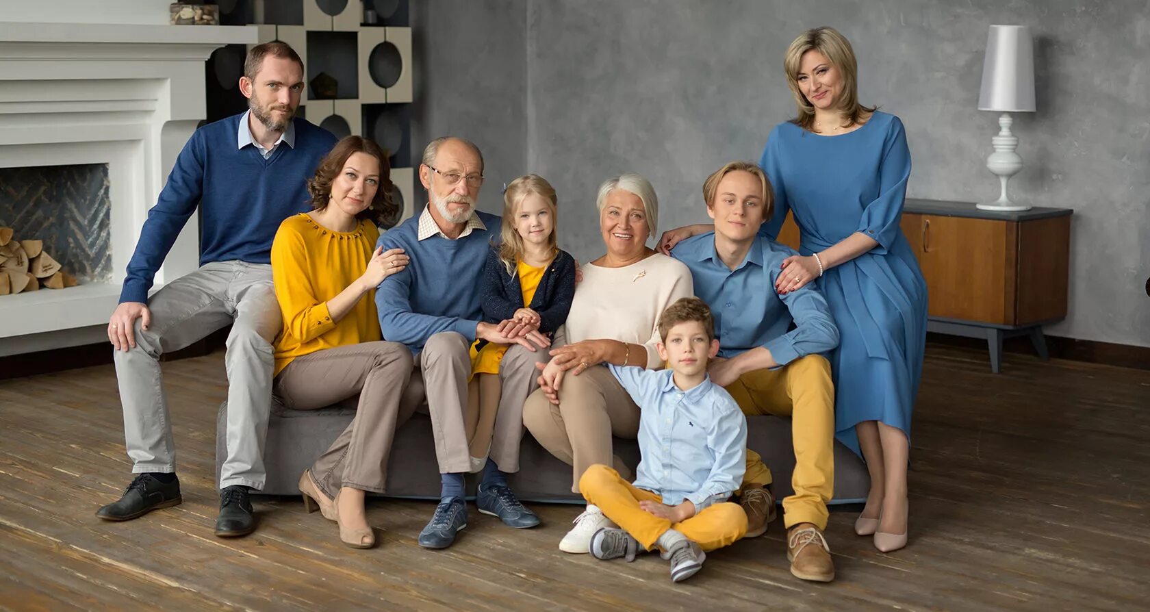 6 поколений семьи. Фотосессия большой семьи. Большая семья. Семейный портрет большой семьи. Фотосессия большой семьи в студии.