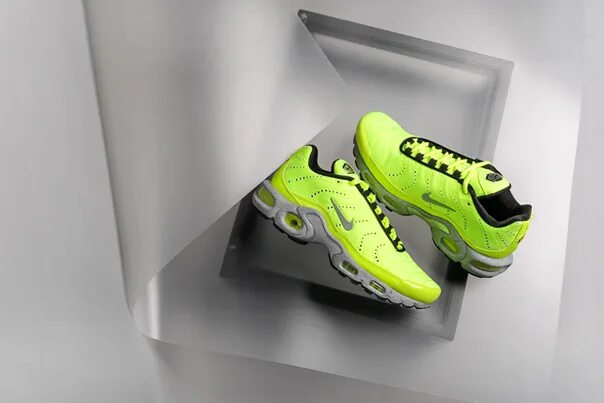 Зеленые тн. Nike air max tn plus зеленые. nike air max tn plus салатовые. nike air max plus салатовые. nike tn air зеленые.