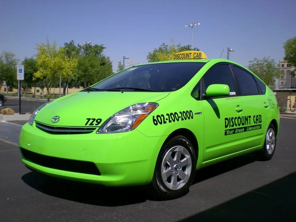 Зеленое такси. Зеленые машины такси. Салатовое такси. Такси зелёное Москва.