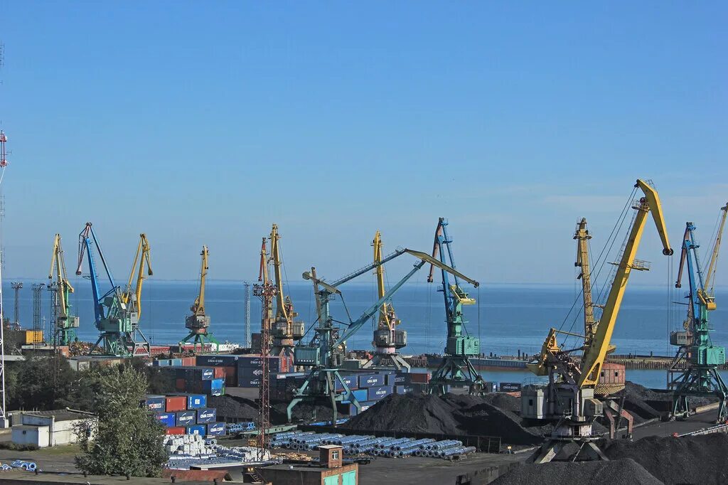 Подход судов в порт таганрог. Порт таганрог. торговый порт таганрога. оао «таганрогский морской торговый порт». порт море таганрог.