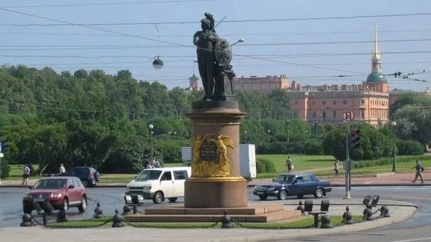 Какому великому полководцу установлен данный памятник. Марсово поле в санкт-петербурге памятник суворову. памятник суворову марсово поле. памятник фельдмаршалу суворову. памятник суворова спб на марсовом поле.