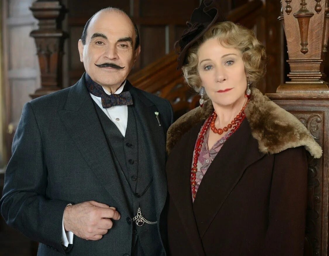 Про пуаро слушать. Пуаро Агаты Кристи. David Suchet Poirot. Эркюль Пуаро Дэвид суше. Кадры из Пуаро Агаты Кристи.