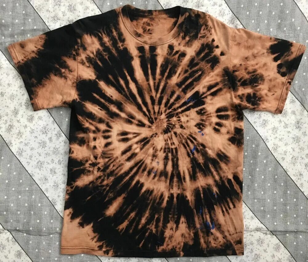 Пятна хлорки на одежде. Tie Dye отбеливателем. Футболка с белизной. Покраска футболок отбеливателем.