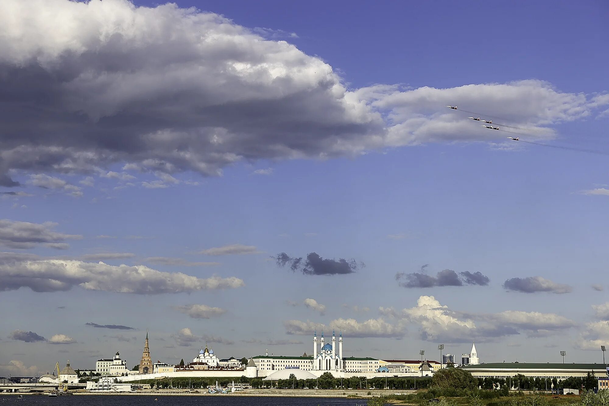 Город казань 2020. Ночной белый кремль казань. Сегодня над казанью. Молния в казани. Фотосессия в казани.