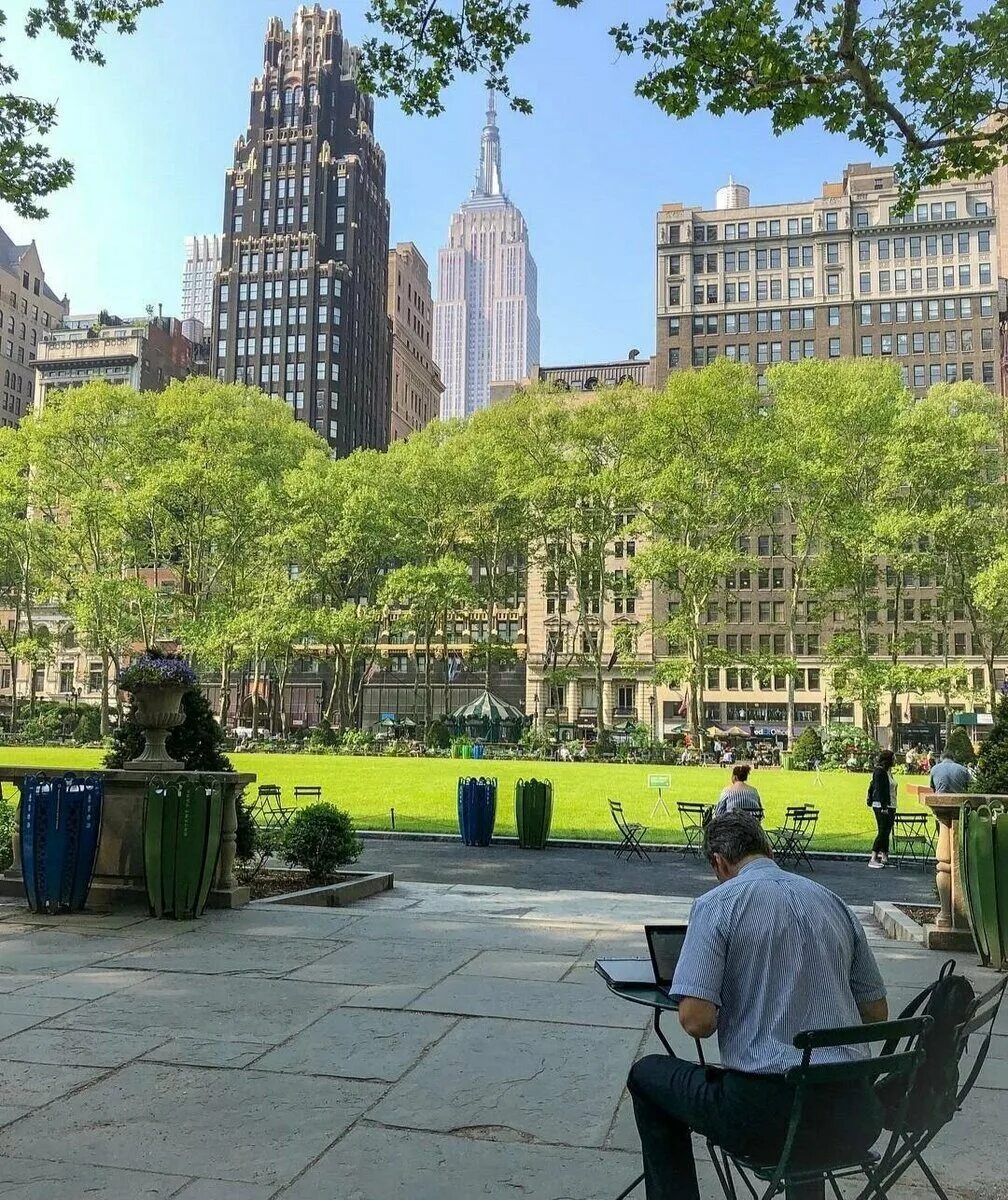 Парки в америке в городе. Парк в Нью-Йорке. Центр парк Нью-Йорк. Брайант парк Нью-Йорк. Нью-Йорк Манхэттен Центральный парк.