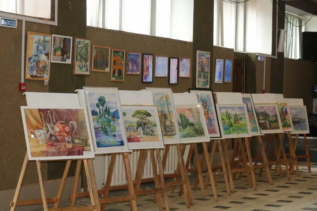 Учитель рисования в художественной школе. Школа искусств 3 художественное отделение омск. Первоуральская школа искусств. Сергунин пианист. Колпино дши.