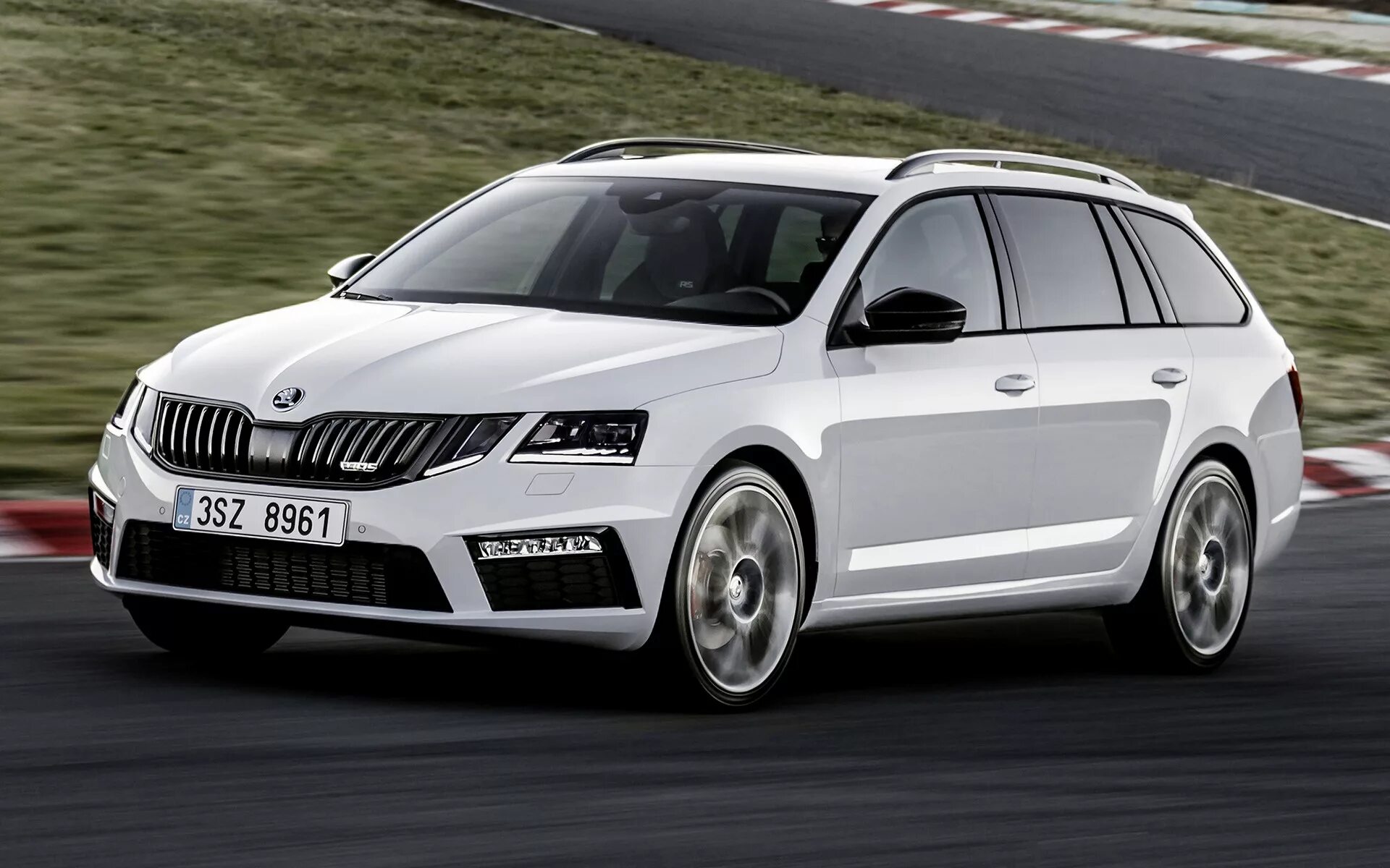 Шкода Комби 2021. Skoda Octavia RS 2017. Шкода универсал дизель