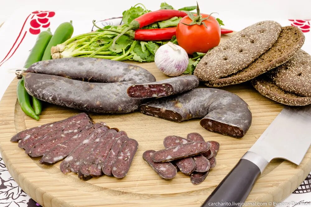 Суджух по армянски. Суджук армянский. суджук турецкий. турецкая колбаса суджук. суджук из индейки.