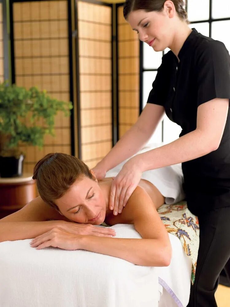 Спа для двоих. Массаж для двоих. Спа для мужчин. Spa massage therapist. В массажном чехия