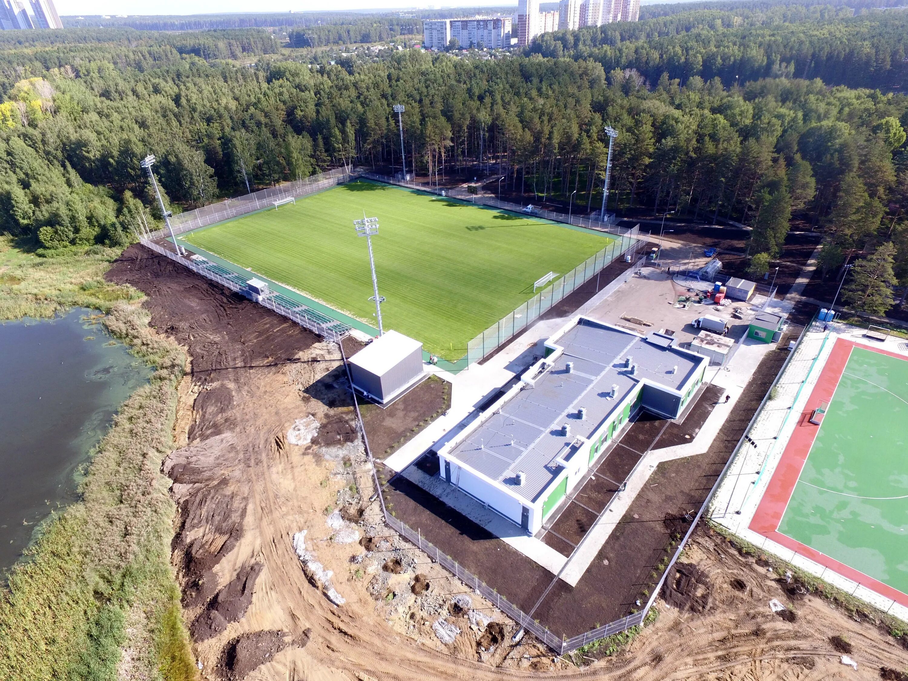 Чкаловский стадион химмаш. Химмаш екатеринбург футбольное поле. Парк стадион химмаш. Фок саранск светотехстрой. Парк стадион химмаш.