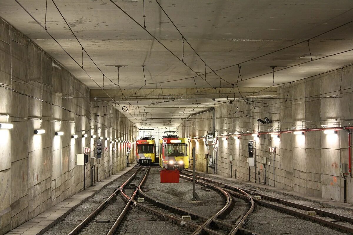 Когда закрывается метро ночью. Закрытая метро. бельгийское метро. повторительныесветофоры метро.