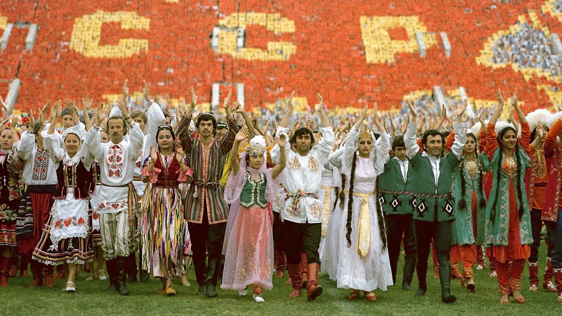 народы ссср. иллюстрации к советским учебникам. дружба союза. мао цзэдун сталин хрущев. 1950 год договор о дружбе между кнр и ссср.