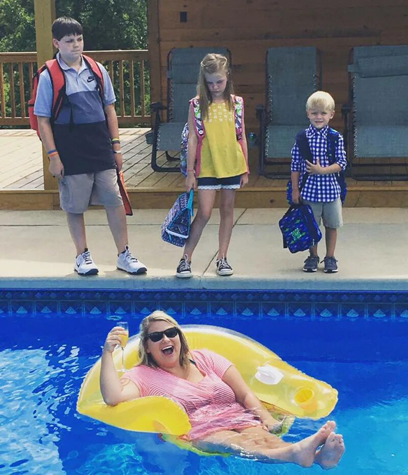 Ни колбаски ни сырочка мы собрали в школу дочку стоит машина. Наконец то 1 сентября прикол. Скоро школа для родителей прикольные. Ура школа. Наконец сентября.