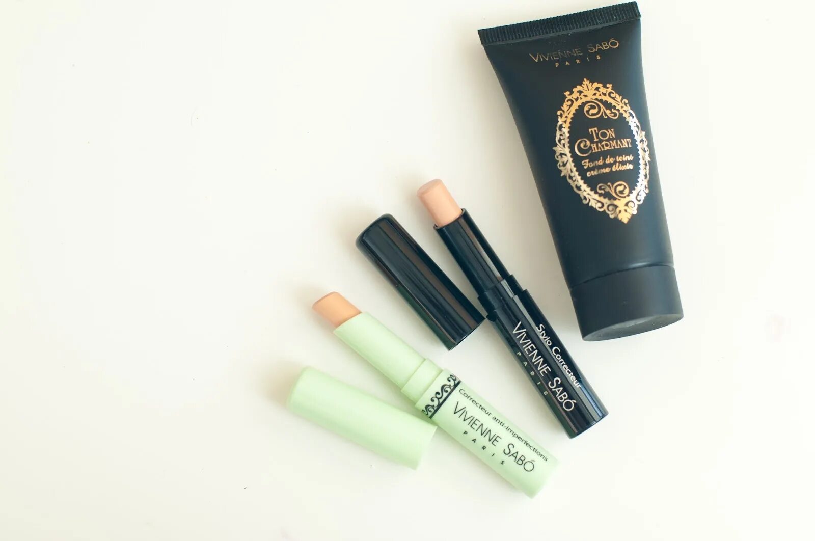 Вивьен сабо коллекция зодиак. Адвентов vivienne sabo. Косметика вивьен сабо блеск. Вивьен сабо аврора тени. Адвентов vivienne sabo.