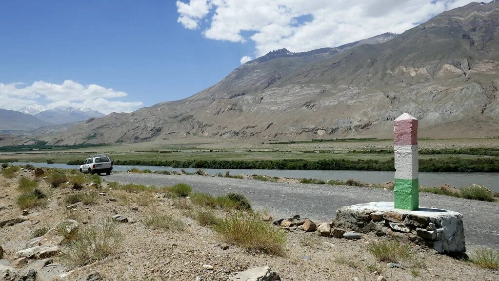 Таджикские территории. Ваханская Долина Таджикистан. Таджико-Афганская граница река. Таджико Афганская граница Памир. Таджикско Афганская граница Пяндж.