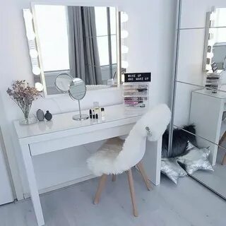 Туалетный столик скандинавский