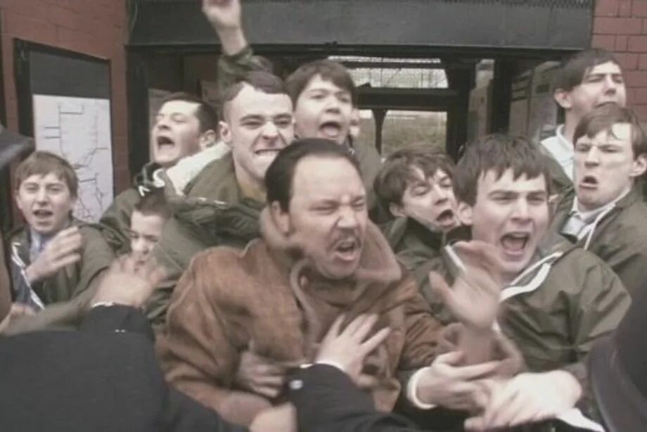 Футбольные гладиаторы элвис. Футбольные гладиаторы awaydays 2009. Лиам бойл awaydays. Awaydays 2009. Awaydays элвис.