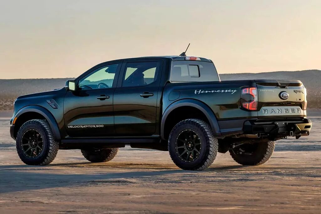 Мощный пикап. Форд рейнджер Раптор. Ford Ranger Raptor 2024. Ford Ranger Raptor 2023. Ford Ranger Raptor 2024 года.