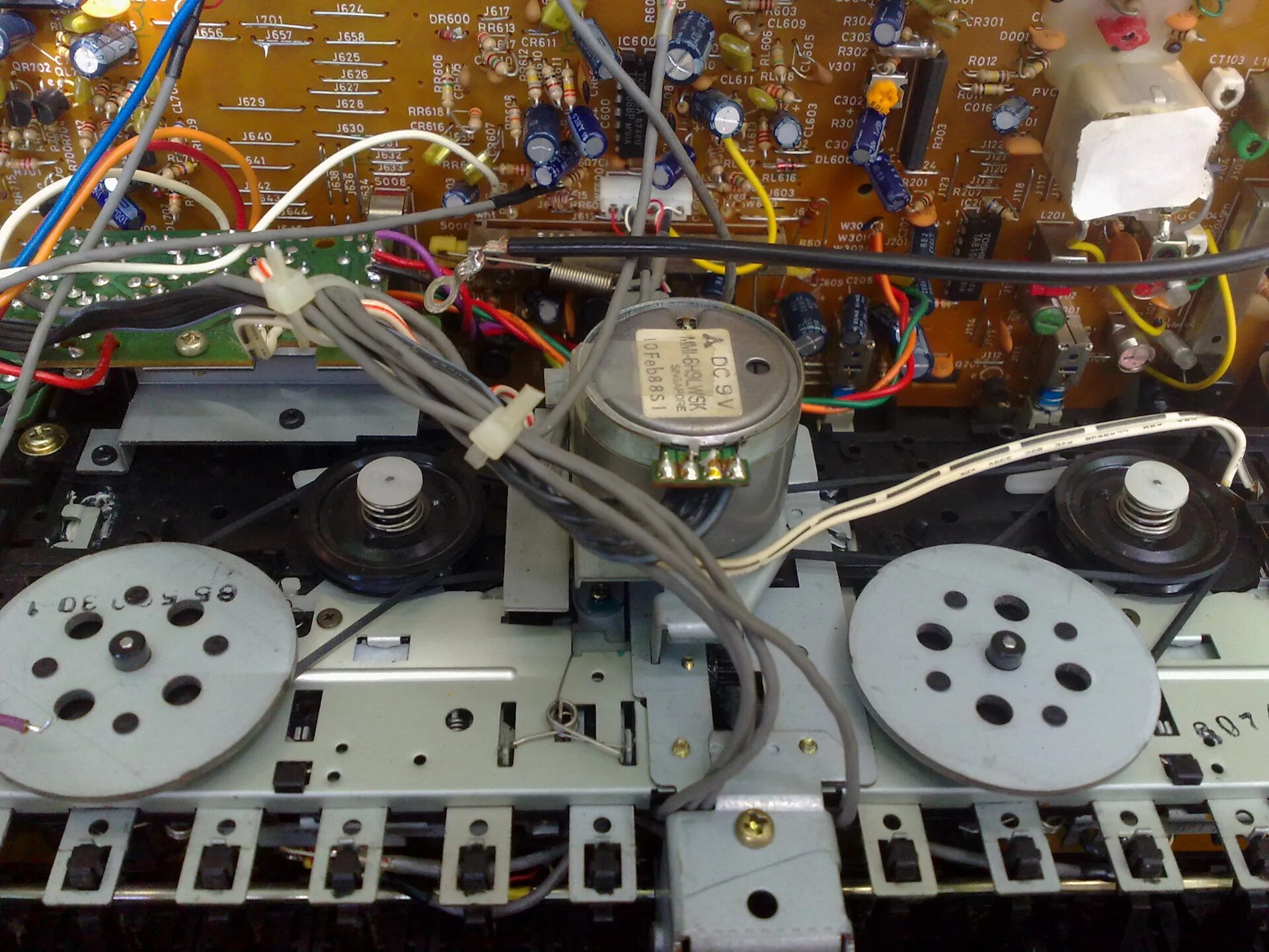 Sharp gf800 лентопротяжный. Лентопротяжный механизм кассетного магнитофона aiwa. Sharp gf 800 разобранный. Uher m655. Неисправностей магнитофонов.