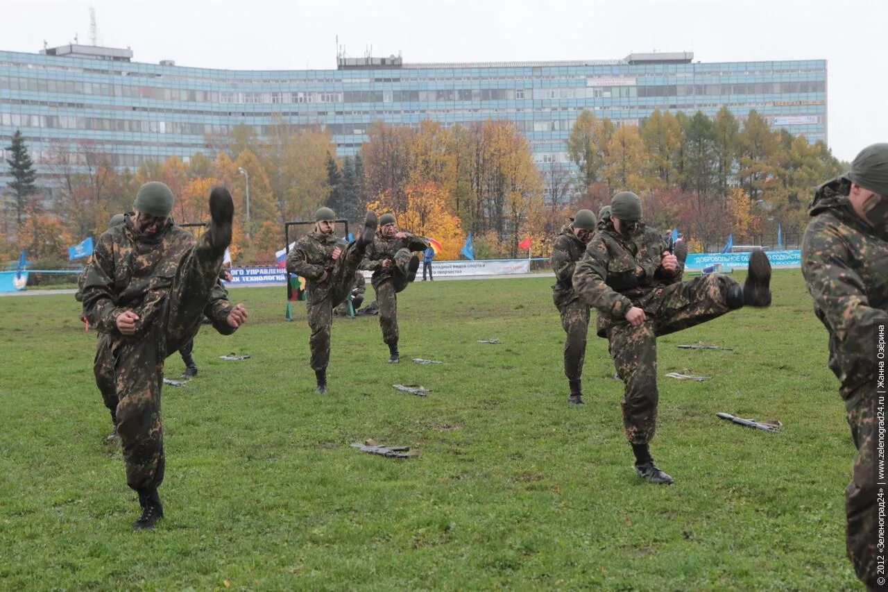 Военно спортивные общества. Военные спортивные состязания. Спорт в армии. Спортивный военный. Военно прикладной спорт.