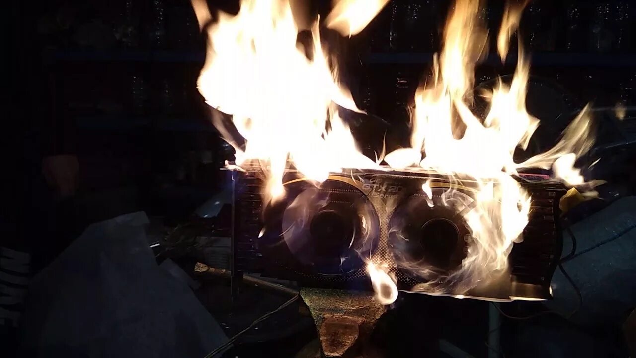 Могу варить в твоей хате. Сгоревшая видеокарта. Комп горит. Видеокарта дымится. Палит горит.