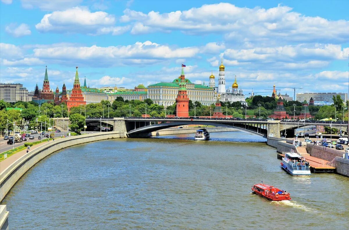 Патриарший мост Москва река. Москва Патриарший мост вид на Кремль. Москва река вид с Патриаршего моста. Вид на Кремль с Патриаршего моста.