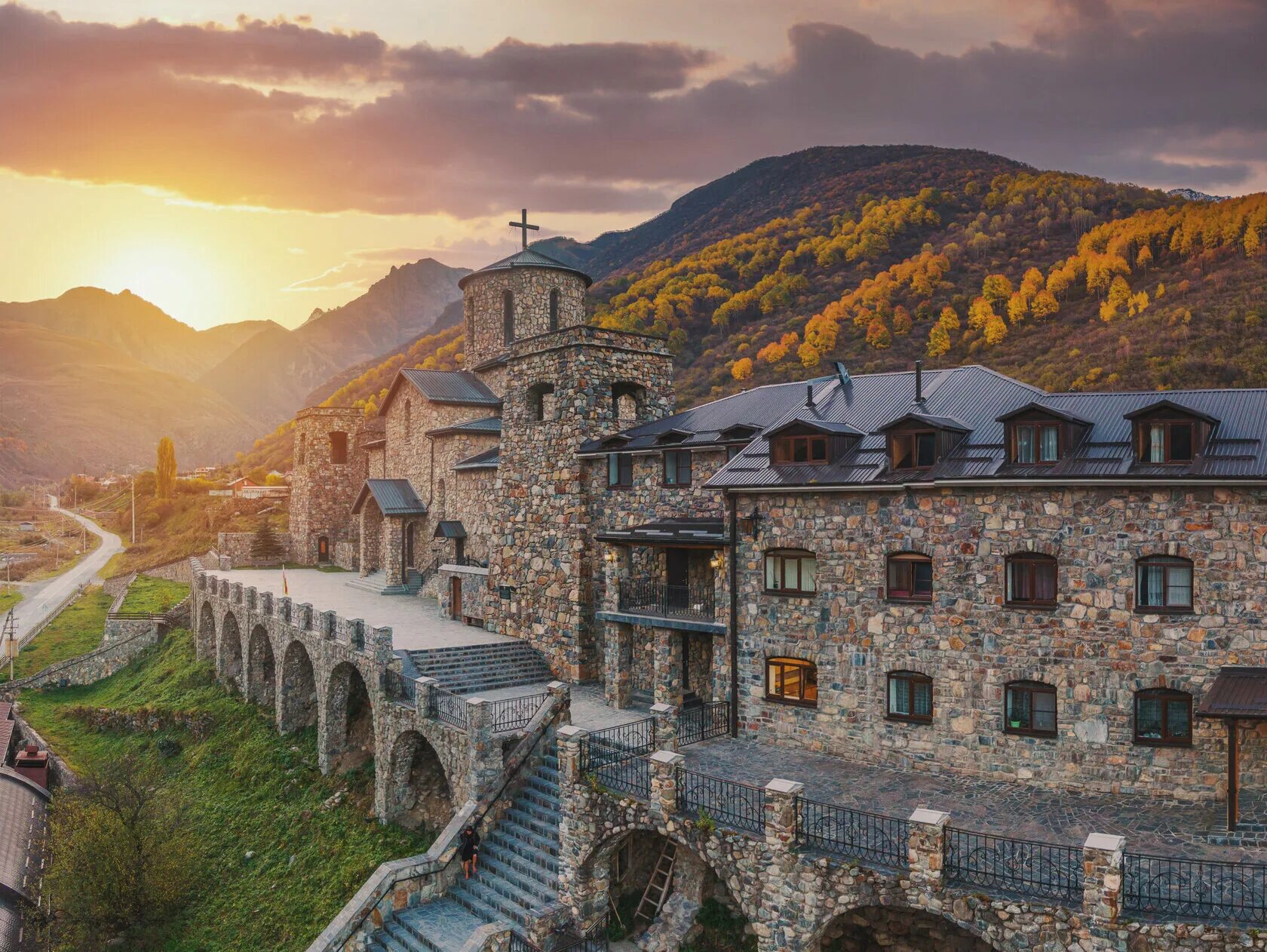 Верхний фиагдон северная осетия монастырь. Аланский успенский монастырь северная осетия. Владикавказ аланский успенский мужской монастырь. Аланский успенский монастырь северная осетия. Монастырь в северной осетии.