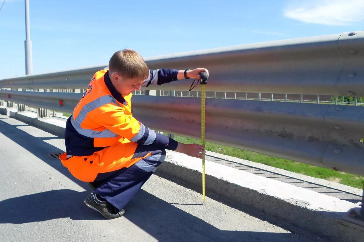 Контроль качества дорожного покрытия. Мониторинг состояния дороги. Обследование дорог. Экспертиза дорожных работ лабрадор. Мониторинг состояния дороги.