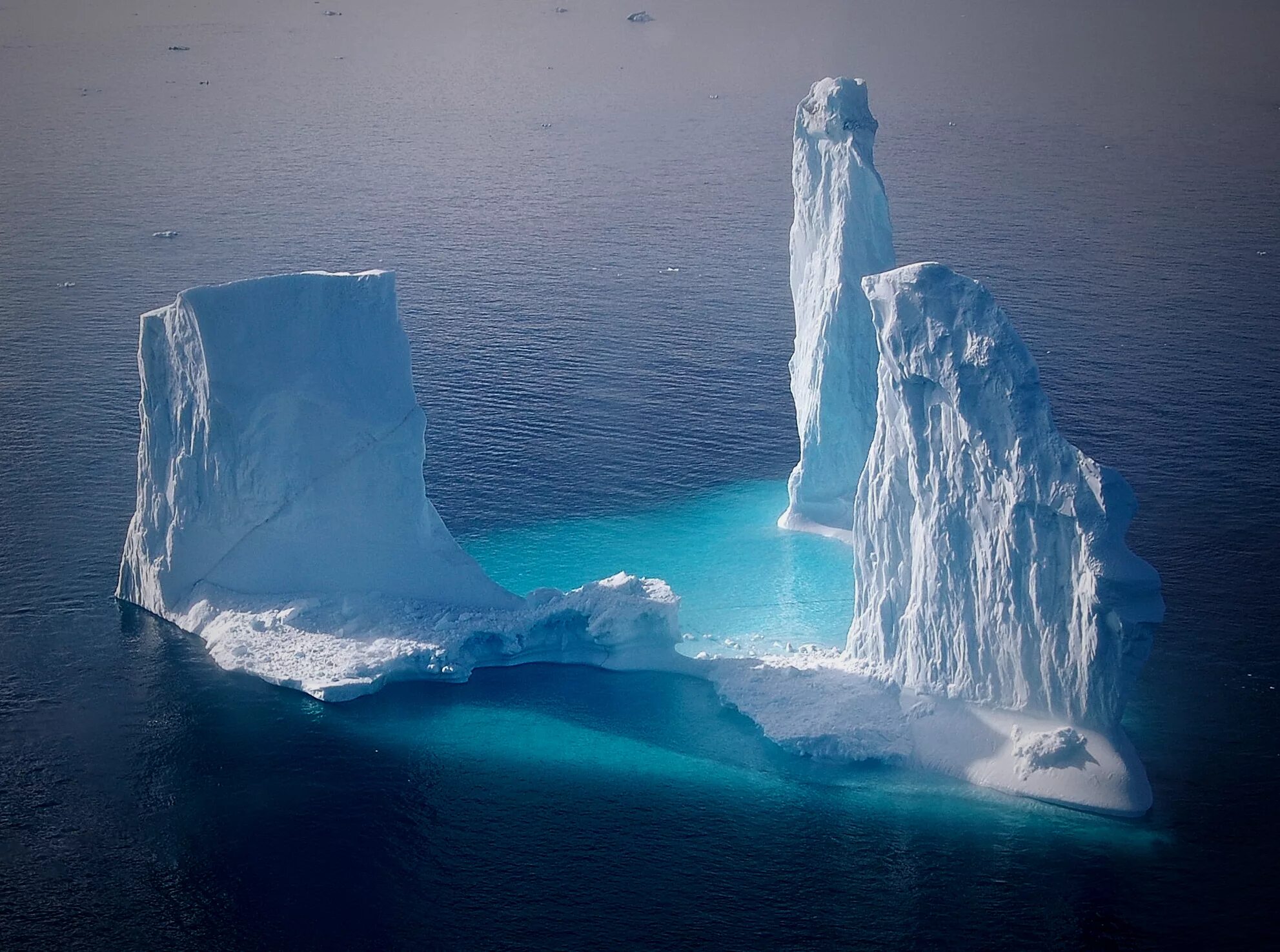 Айсберг в океане текст. Таяние ледников мирового океана. Таяние ледников в Арктике. Таяние ледников Антарктиды 1979-2020. Шельфовый Айсберг Айсберг.