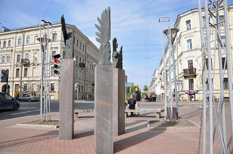 Памятник на улице правды. Памятники на улице правды Санкт-Петербург. Памятник три ангела улица правды. "Три ангела" на углу улиц правды и социалистической. Сайт ул правды