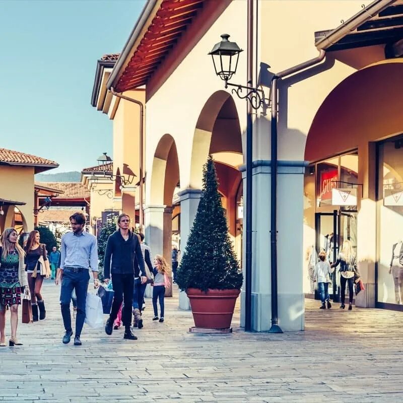 Аутлет как добраться. Franciacorta outlet village. бари аутлет вилладж. adidas аутлет виладж. аутлет виладж найк.