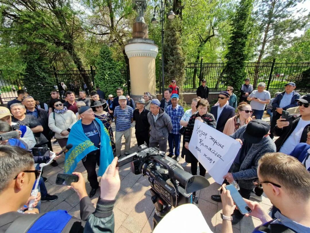 Митинг. Митинги в Казахстане. Несанкционированный митинг. Несанкционированные митинги в России. Митинг в алматы