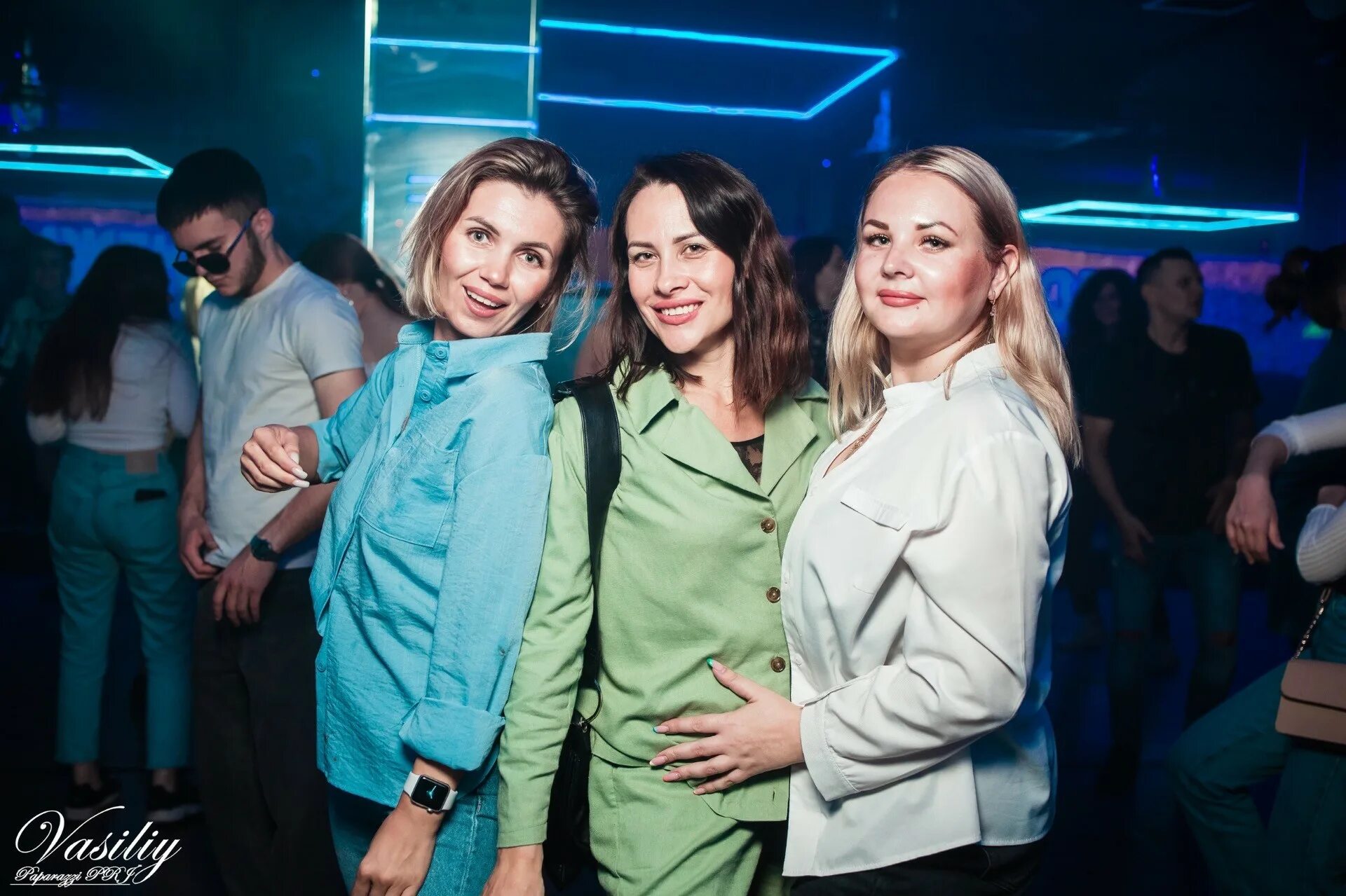 В ночной клуб ходила. В ночной клуб ходила