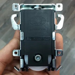 Как снять ролик нижний