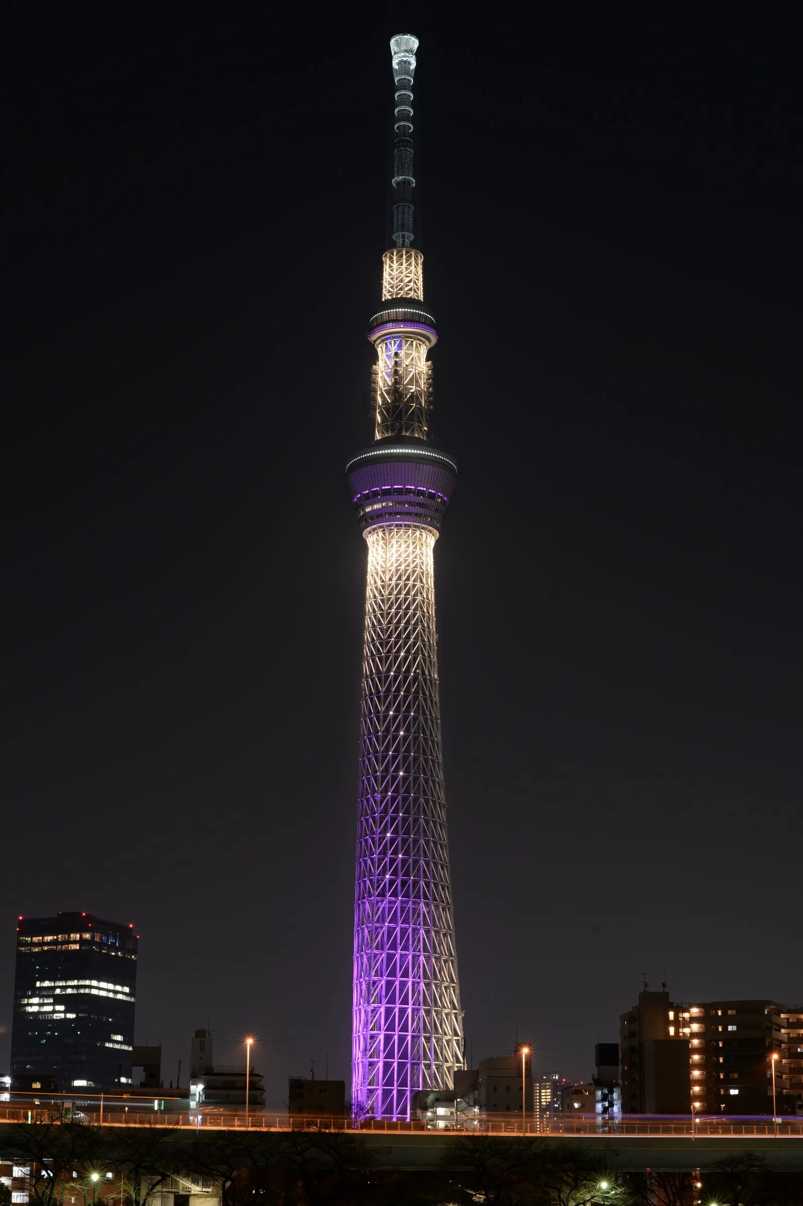 Какая красивая башня. Небесное дерево Токио. Токио Скай три. Tokyo Sky Tree Япония. Токио башня самая высокая.